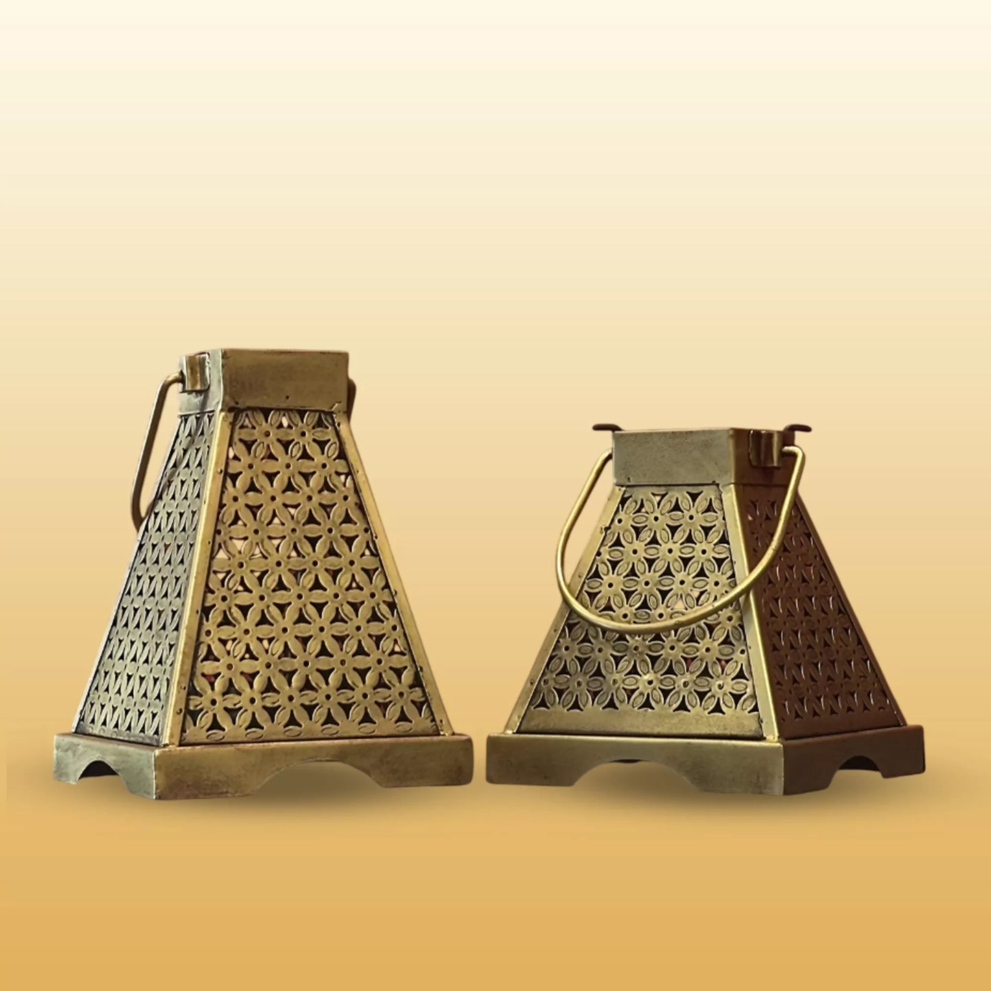 A pair of 2 Iron Tappered Lantern