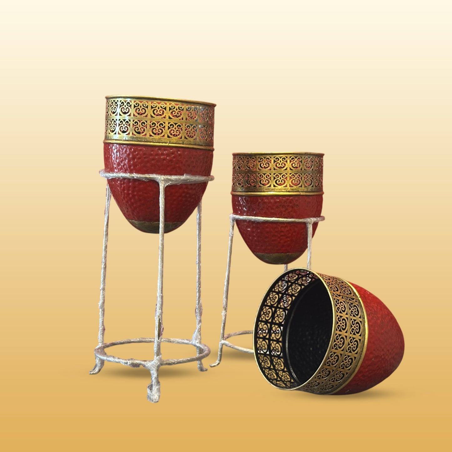 Set of 3 Iron Gamla Cutting Planter on Stand