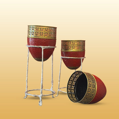 Set of 3 Iron Gamla Cutting Planter on Stand